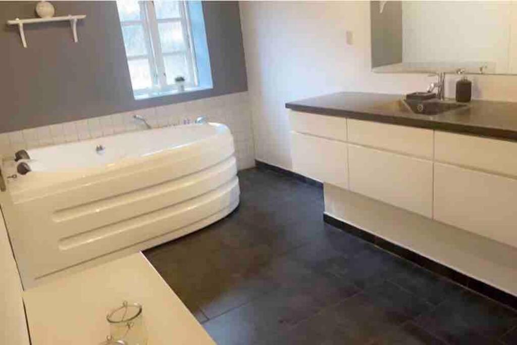 Dejligt Stort Hus Med Spa Ålbæk Kültér fotó
